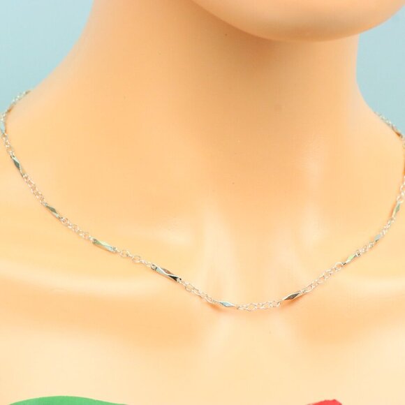 Delicate & Contemporary Necklace Chain, A Lovely Choice for Women, EVCH1738 - Picture 3 of 10